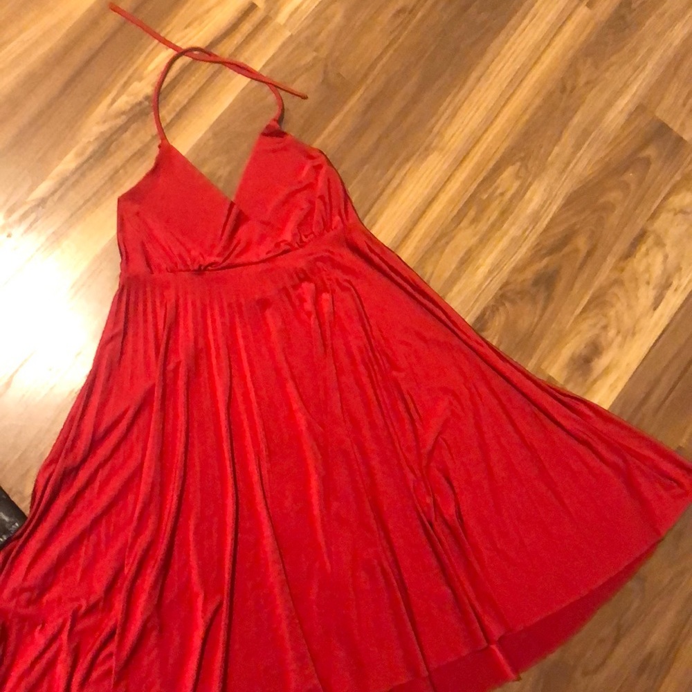 Soprano red silk dres
